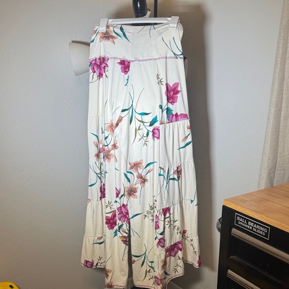 Autumn Teneyl White and Pink floral wide leg pant - Picture 1 of 7